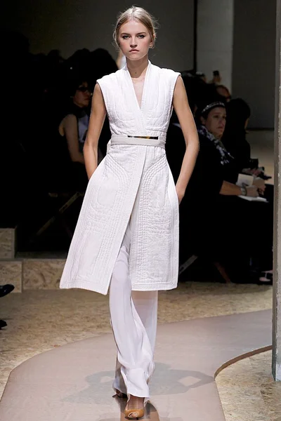 Look 18